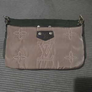 VINTAGE LV Puff Clutch